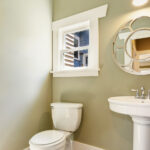 Daha Akıcı Bir Görünüm İçin Eskitilmiş Kontrastlı Banyo Döşemesi