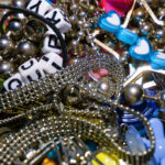 Bir Dolar Ağacı Sıçrayan Ekranı Takıları Düzenli Tutmanın Şık Bir Yoluna Dönüştürün