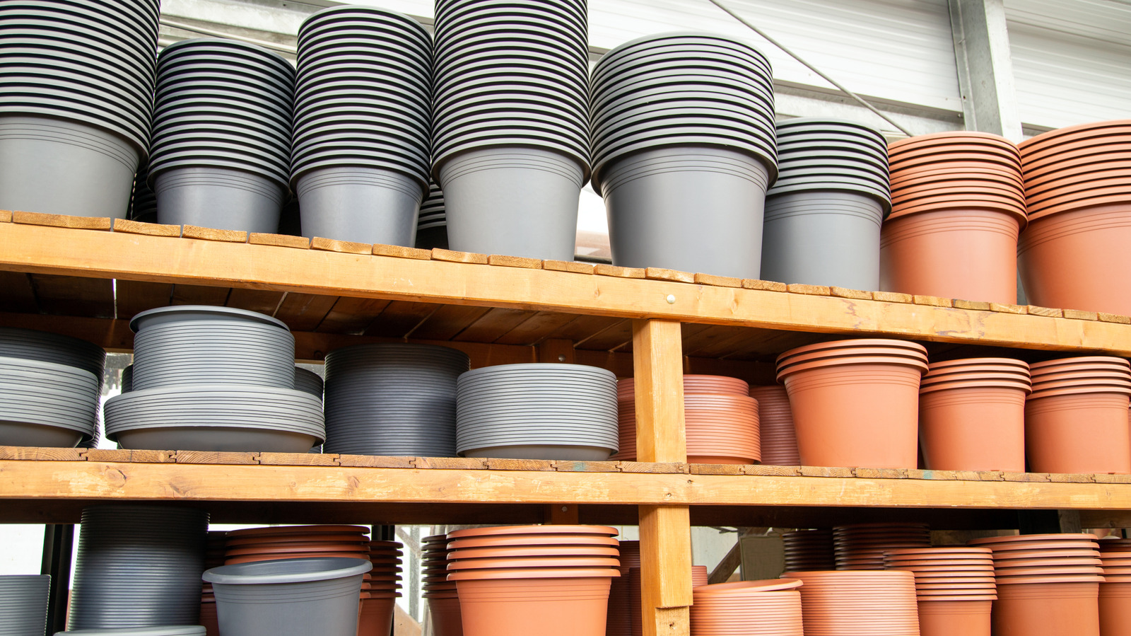 Herhangi Bir Plastik Ekiciye Pişmiş Toprak Yükseltmesi Sağlayan Kolay DIY