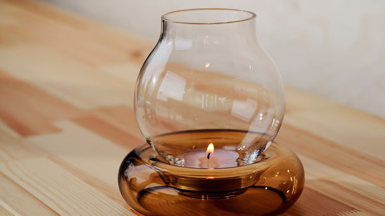 IKEA'nın OMMJÄNGE Tealight tutucusunun ürün fotoğrafı