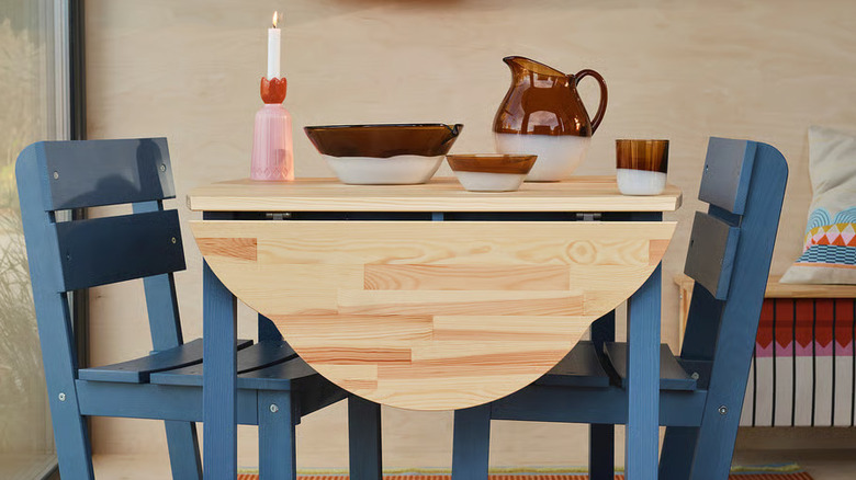 IKEA'nın OMMJÄNGE Açılır yapraklı masasının ürün fotoğrafı