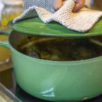 Emaye Dökme Demirden Yanık İzleri Nasıl Kaldırılır (Artı Kaçınılması Gereken Çözümler)