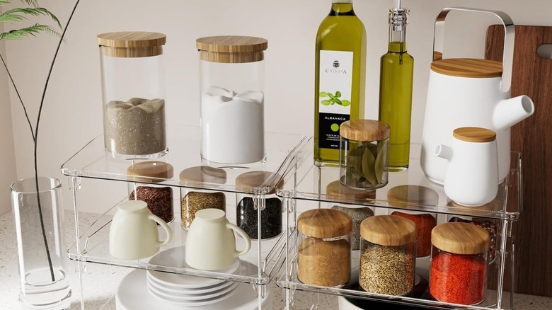 Mutfaktaki organizasyon rafının kapatılması