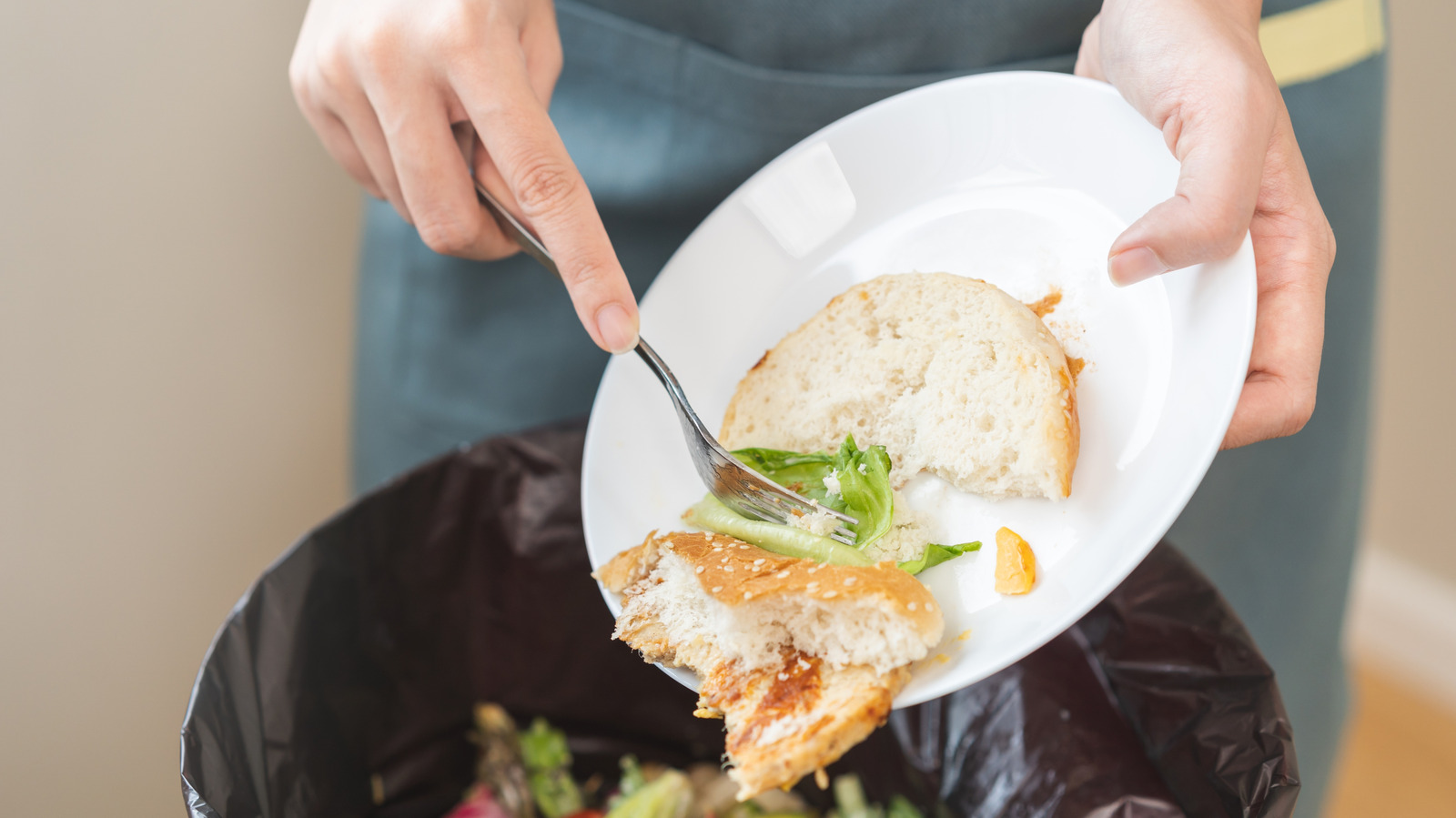 IKEA Ayakkabı Dolabınızı Mükemmel Çöp Kutusu Sistemine Dönüştürün