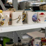 Kendin Yap İçin İkinci El Mağaza Kahve Kupalarından Grafikler Nasıl Kaldırılır