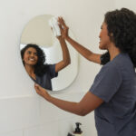 Sade Bir IKEA Aynasını Tasarımcıya Değer Bir Doğal Taş İfade Parçasına Dönüştürün