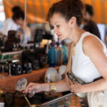 İkinci El Mağazasında Bu Mutfağın Temel Şartlarını Puanlayın: Çok Değerli Olabilir