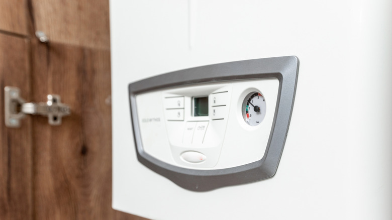 Su ısıtıcısındaki gösterge paneli