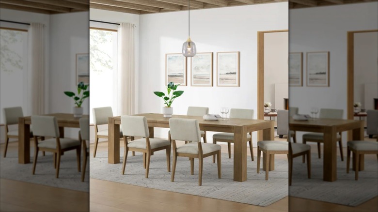 Costco yemek masası ve sandalyelerden oluşan yemek odası takımı.