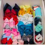 Saç Fiyonklarını ve Aksesuarlarını Kendin Yap Perde Halkasıyla Düzenli Tutun