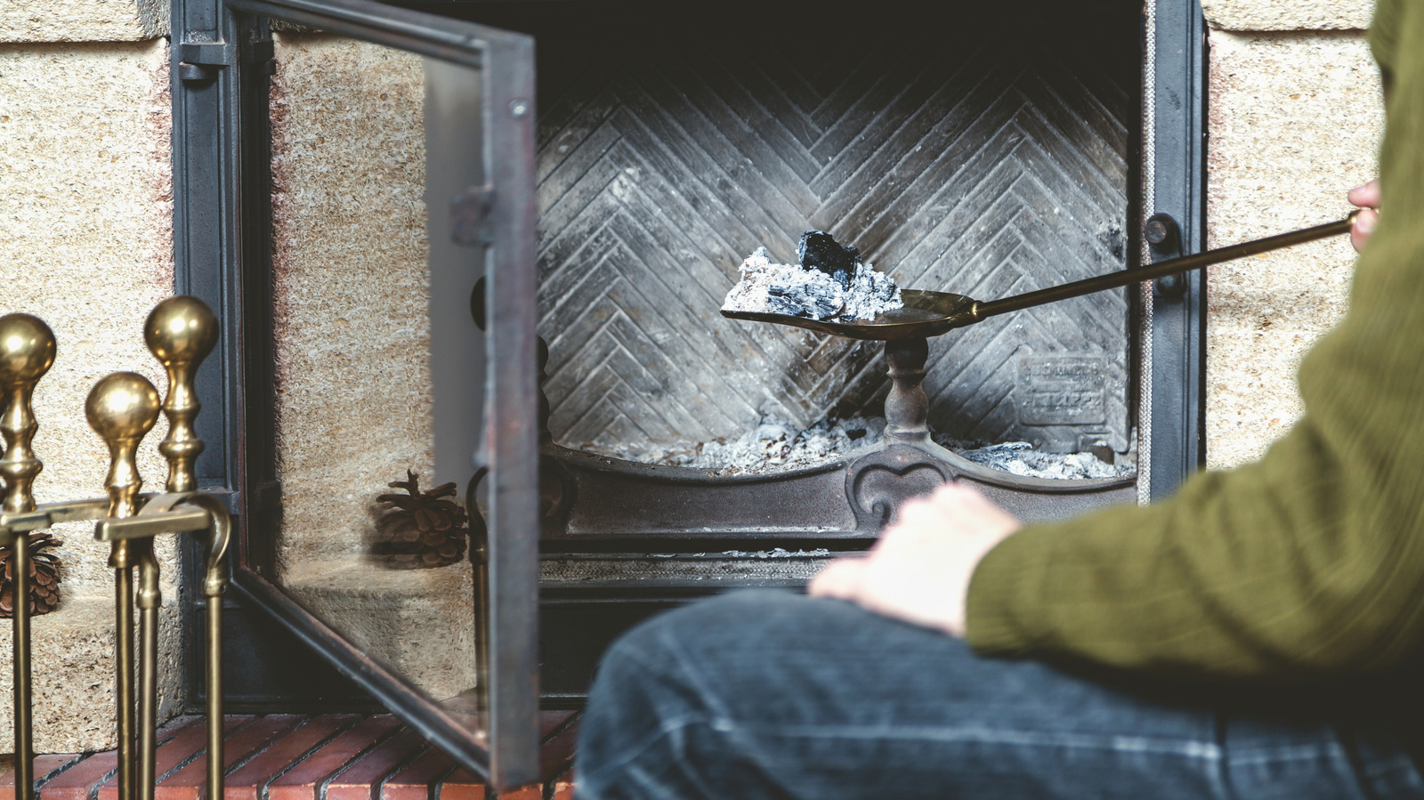 Şömine Külünü Kullanarak Kurtulabileceğiniz 8 Hoş Olmayan Koku