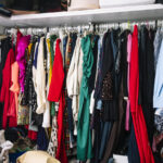 Yerden Tasarruf Sağlayan Bu Yaratıcı Depolama Tüyosuyla Giysilerinizi Benzersiz Bir Şekilde Asın