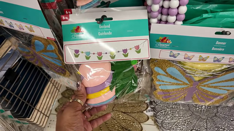 Dolar Ağacı'nın Sezonluk Koleksiyonu Bahar Çiçek Çelenk'ini mağazada kapat