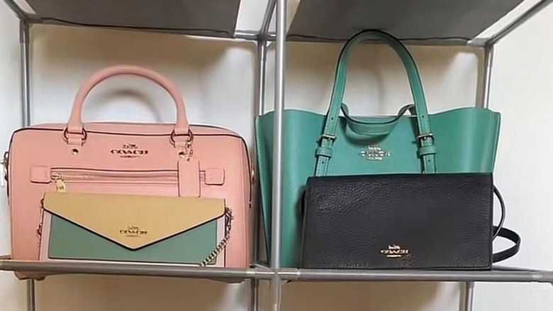 Çanta koleksiyonu için küp saklama alanı