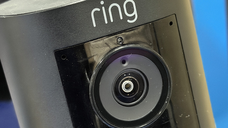 Bir mağazada sergilenen kapı zili kamerası