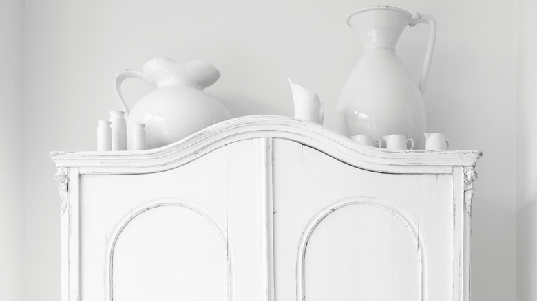 Beyaz bir Gustav kabinesi