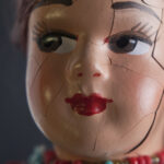 İkinci El Mağazasında Çatlak Bir Porselen Heykelcik mi Bulundu? İşte Tamir Etmenin Kolay Yolu.