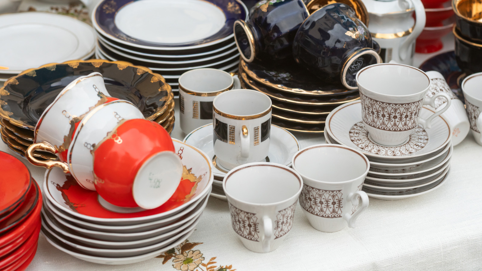 Vintage Porseleninizi Yıllarca En İyi Şekilde Tutacak 8 İpucu