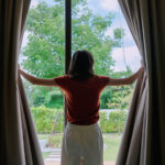 Bu Costco Perdeleri Bir Odayı Zifiri Siyah Yapmak İçin 'Harika'