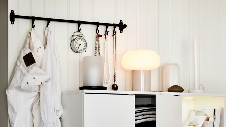 Yatak odası duvarında HULTARP Ray