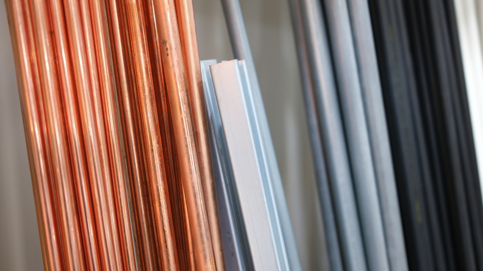 Boruları Kullanarak Endüstriyel Görünümlü Bir Havlu Askısı Nasıl Yapılır