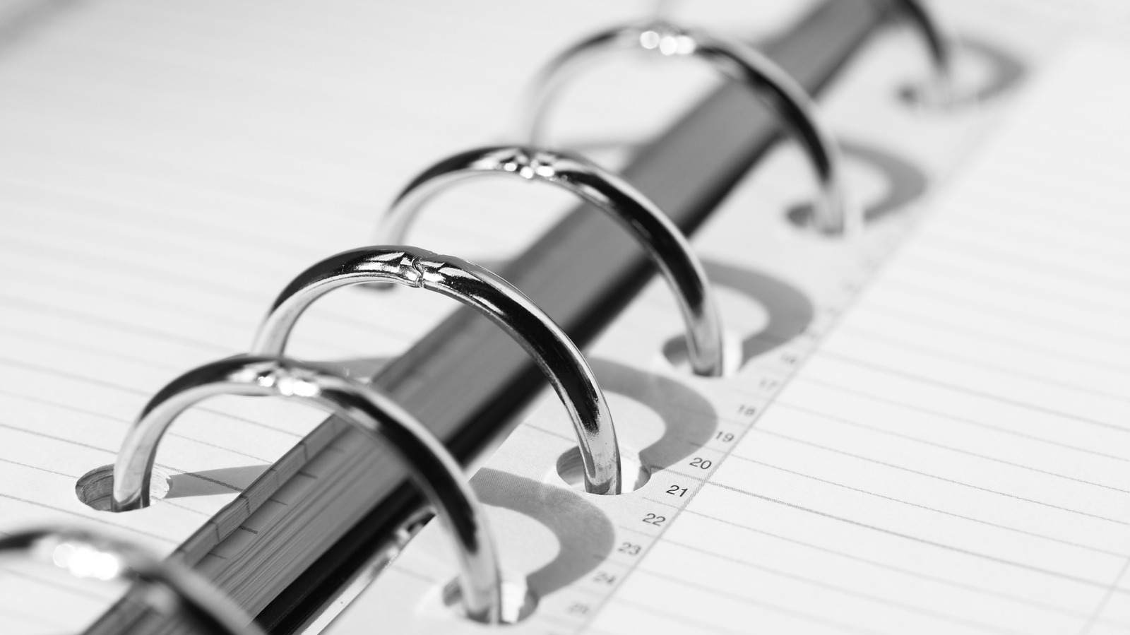 Eski Bağlayıcı Halkaların Yardımıyla Saç Aletlerini Düzenli Tutun