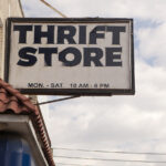 Çarpıcı Vintage Pirinç Dekor İçin İkinci El Mağazasında Bu Markayı Arayın