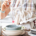 Bulaşık Yıkamak İçin Zorlu Çalışmalarınızı Geri Almadan Önce Mutfak Havlusunu Yere Bırakın