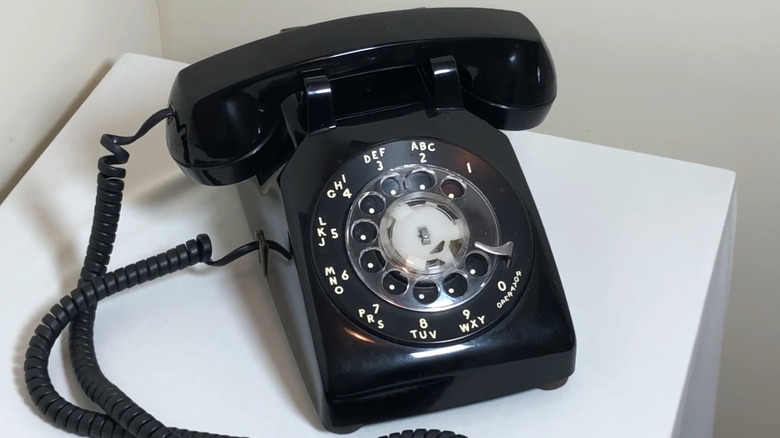 Retro kablolu telefon