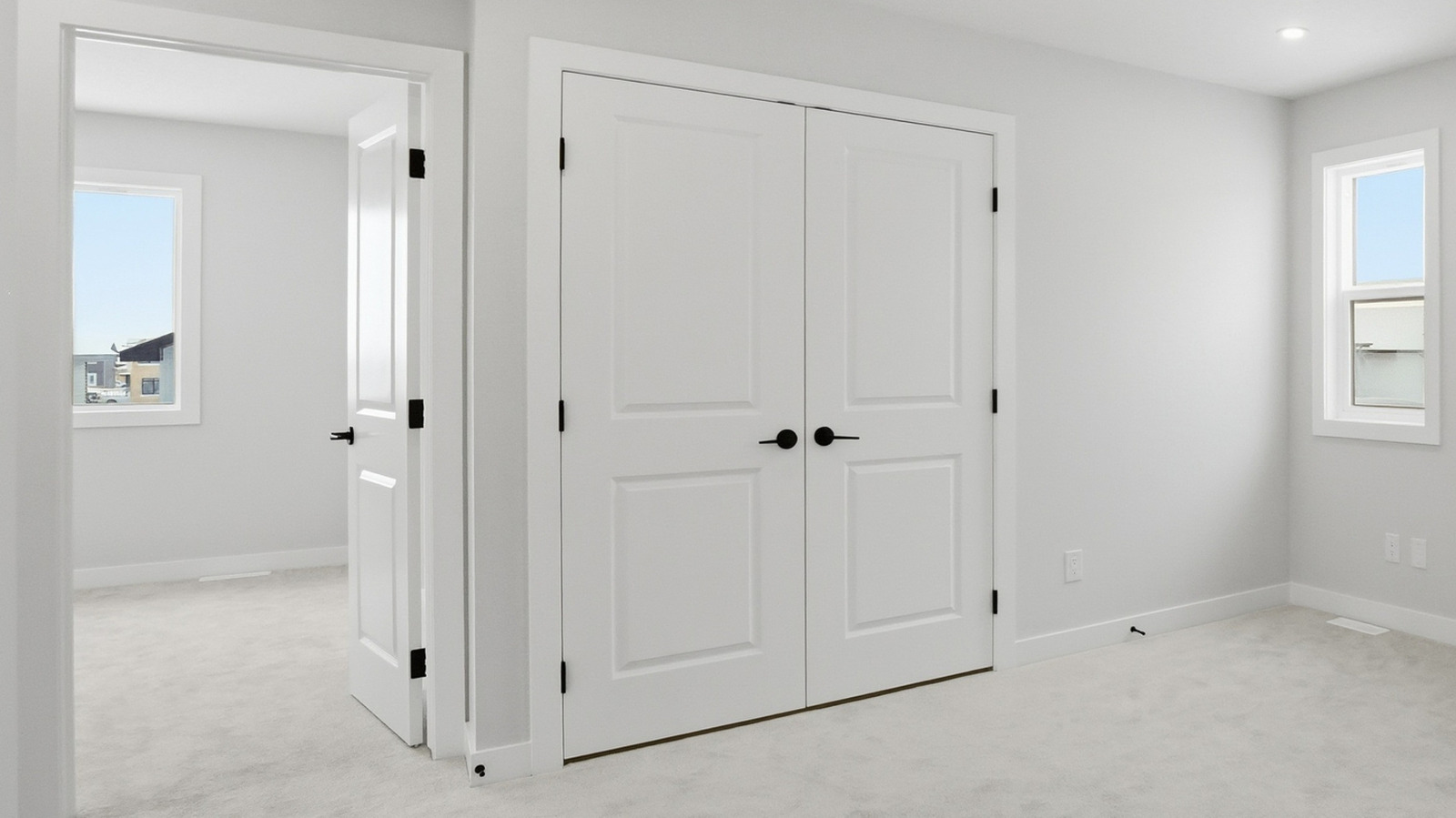 Bu Kolay Kendin Yap ile Kapılarınıza Çivi Çivilemeden Özel Bir Ters Kaplama Görünümü Verin