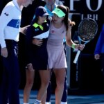 Türk Sönmez, top toplayan kıza yardım ederek Avustralya Açık'ta ikinci tura çıktı