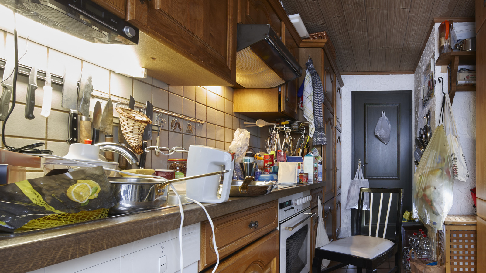 Eski Bir Ayakkabı Kutusunu Mutfak Tezgahınız İçin Akıllı Bir Depolama Çözümüne Dönüştürün