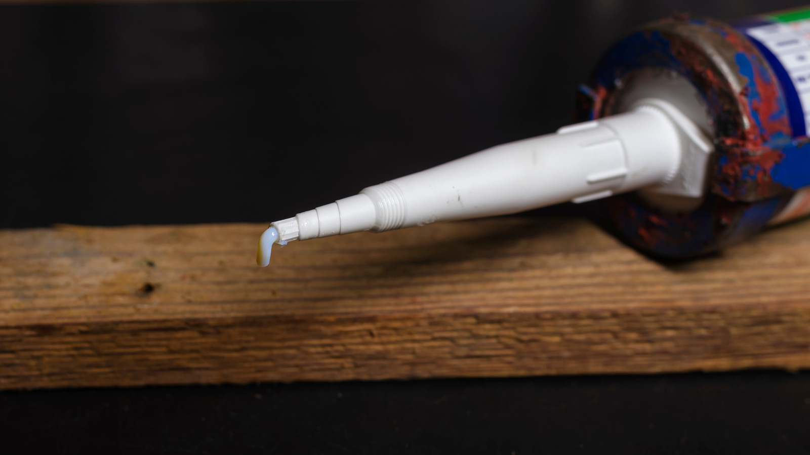 Kullanılmış Kalafat Tüpünü Elinizde Olabilecek Bir Temel Malzemeyle Taze Tutun