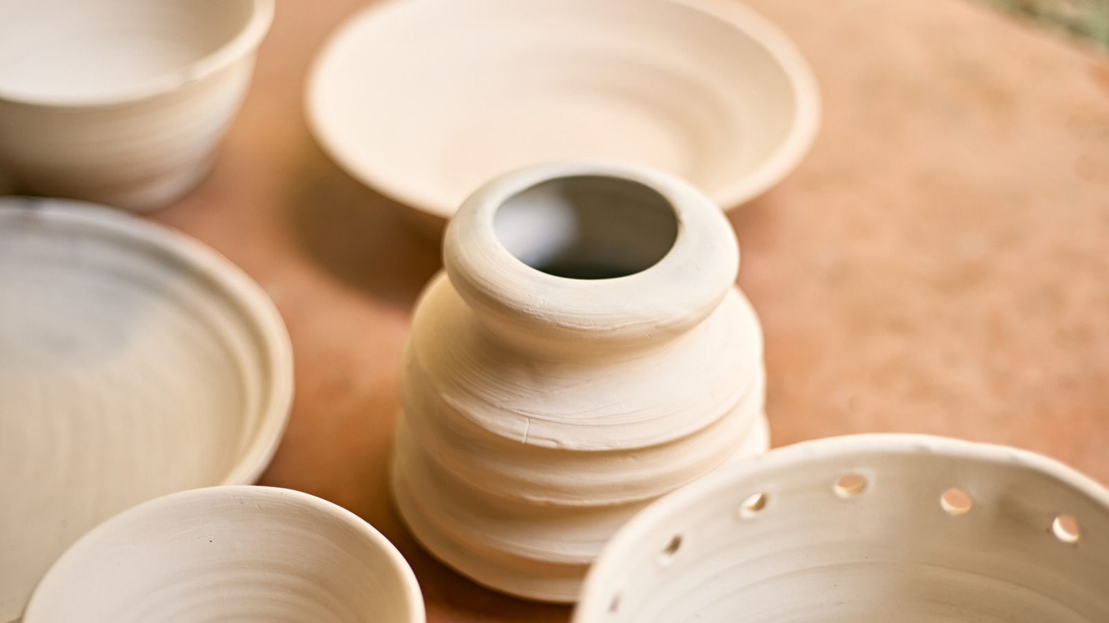 Birkaç El Sanatları Malzemesiyle Kendi Sahte Çömlekçilik Kavanozunuzu Nasıl Oluşturabilirsiniz?