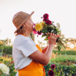 Değerli Görünen, Bahçeden Esinlenmiş Özel Plakalar İçin Çiçekleri Kilin İçine Bastırın