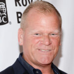 Mike Holmes Bu Mutfak Zemin Kaplaması Hakkında İki Kez Düşünmeyi Söyledi - İşte Nedeni