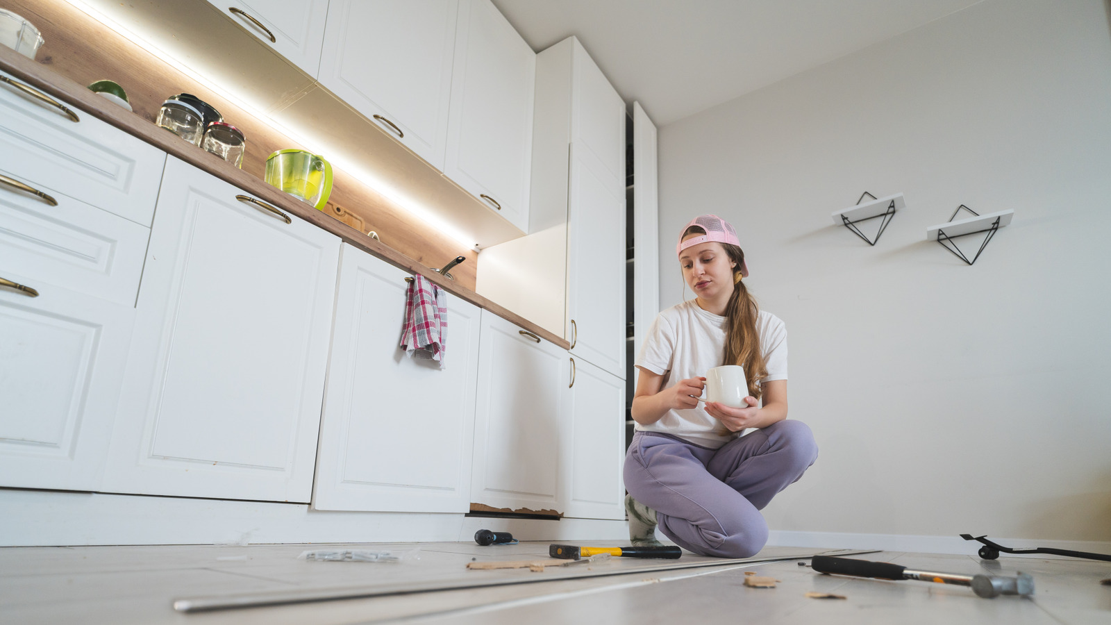 Mutfak Zemin Kaplaması HGTV'den Mike Holmes, Ev Sahiplerine İki Kez Düşünmelerini Tavsiye Ediyor