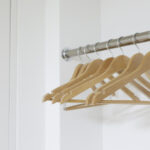 Eski Bir Dolap Askısını Çok Yönlü Bir Depolama Çözümüne Dönüştürün