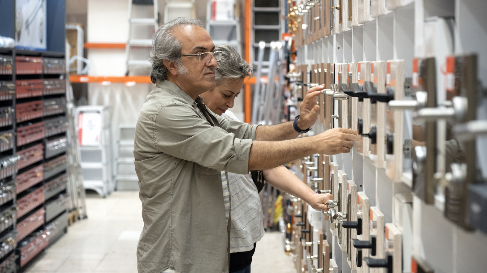 Çok Parlak ve Modern Görünen Az Değerlendirilmiş Donanım Kaplaması