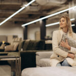 Wayfair'in Kıyı Çizgili Kanepesi Size Bütçede Birch Lane Görünümü Sunuyor