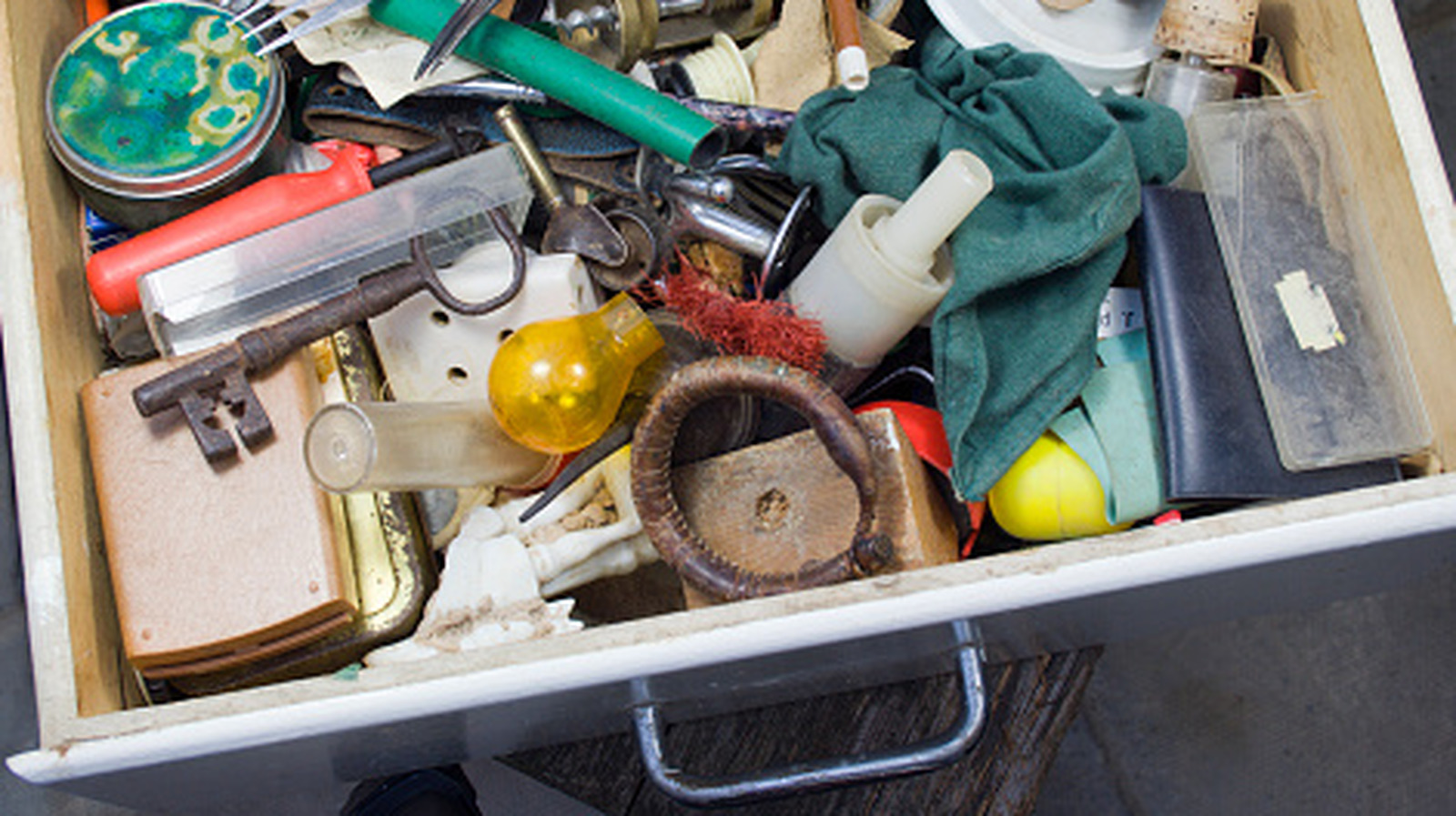 Martha Stewart'tan Akıllı Bir İpucuyla Çöp Çekmecenizin Düzenli Görünmesini Sağlayın