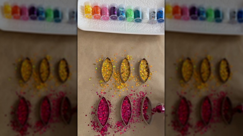 Tuvalet kağıdı tüplerini kullanarak ışıltılı çiçek dekoru yapımı