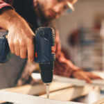 Bu Kendin Yap Yüzer Ocak ile Sıkıcı Giriş Yolunuza Modern Bir Görünüm Kazandırın