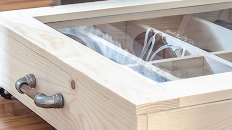 Yatağın altına rahatça kayan ayakkabı saklama düzenleyicisi