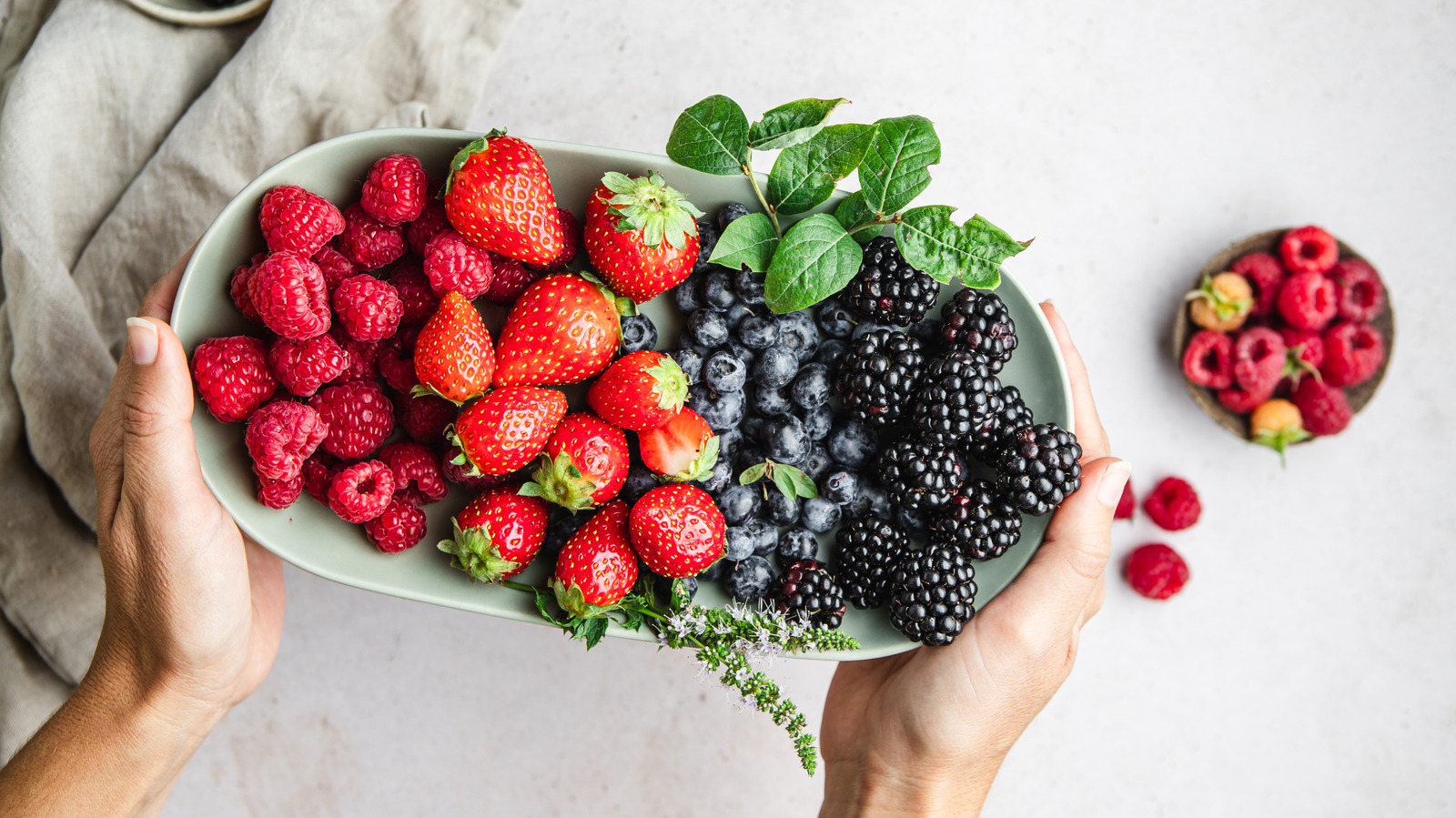 Evde Yetiştirilen Lezzetli Meyveler İçin Saksıda Yetiştirebileceğiniz Sulu Berry Ağacı