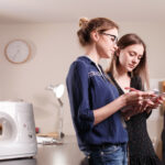 Dolar Ağacı Soğutma Raflarını Yeniden Kullanın ve Bunları Şık El Sanatları Deposuna Dönüştürün