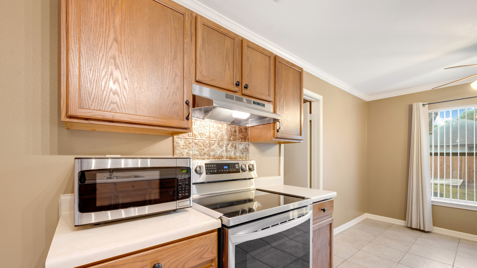 Eski Bal Meşe Dolaplarının Modern Görünmesini Sağlayan 8 Renk Paleti