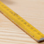 Eşarpları Düzenli Tutmak İçin Eski Bir Bahçe Çubuğunu Güzel Bir Çözüme Dönüştürün