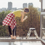 Bu Kendin Yap Balkon Tasarımı, Sıkışık Bir Alanı Rüya Gibi Pembe Bir Vahaya Dönüştürüyor