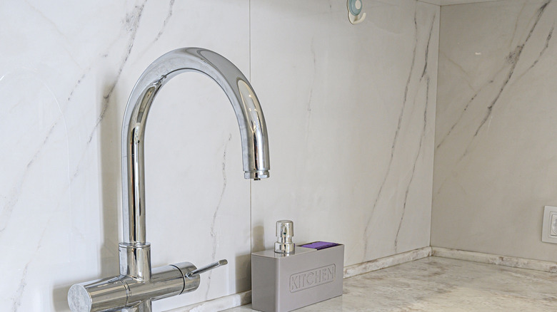 Backsplash malzemesi için kuvars